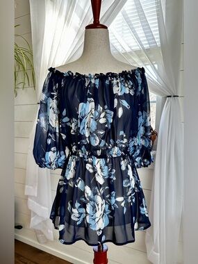 NWT! Lulus off-the-shoulder sheer navy floral top. 
Size: medium